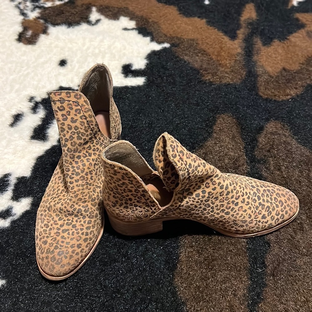 Coconuts by Matisse cheetah booties size 6.5